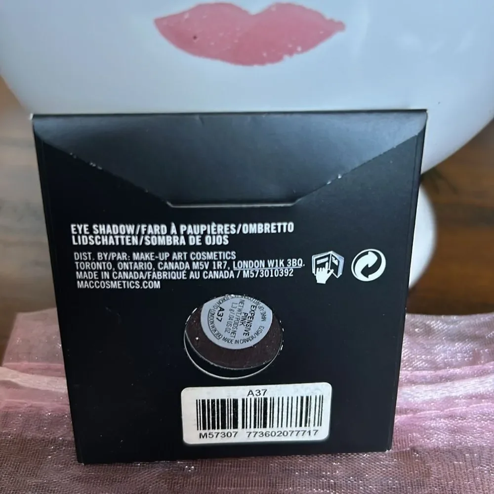 EYE SHADOW (PRO PALETTE REFILL PAN)color expensive pink size 1.5g new Ipsy bag